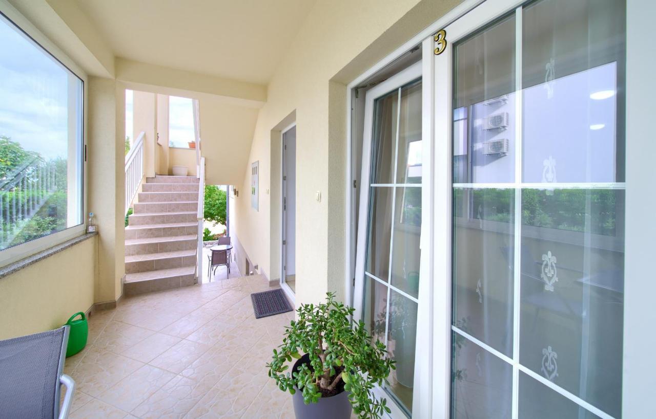 Apartmani Mara Matic Малинська Екстер'єр фото